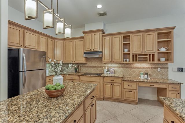 6 Millsap, The Woodlands, TX 77382