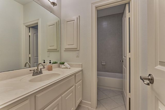 6 Millsap, The Woodlands, TX 77382