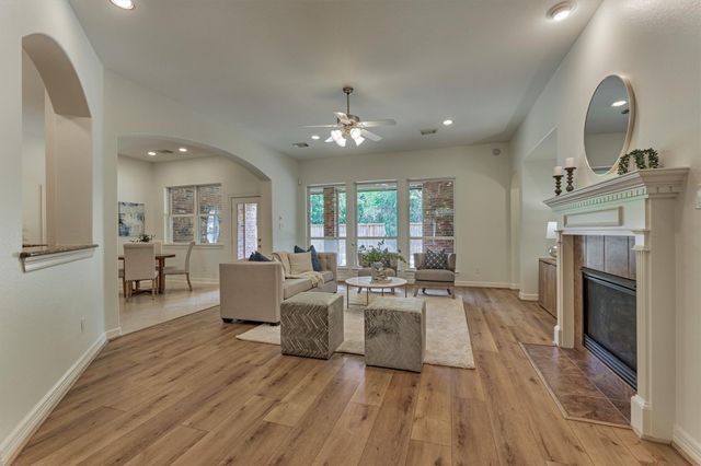 6 Millsap, The Woodlands, TX 77382
