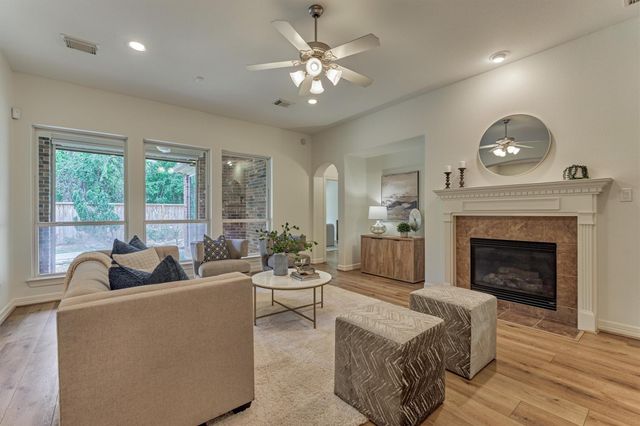 6 Millsap, The Woodlands, TX 77382