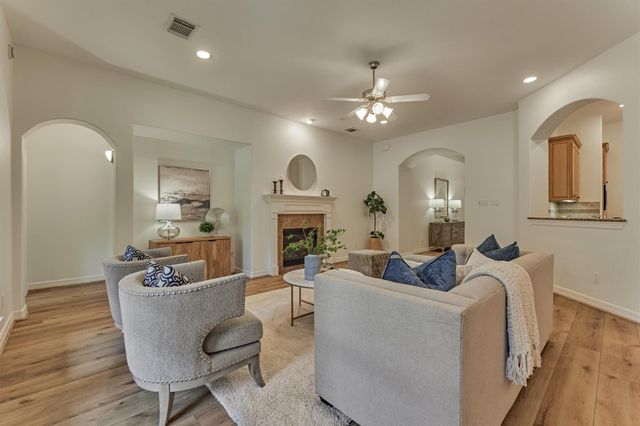 6 Millsap, The Woodlands, TX 77382