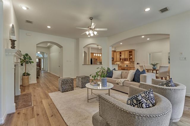 6 Millsap, The Woodlands, TX 77382