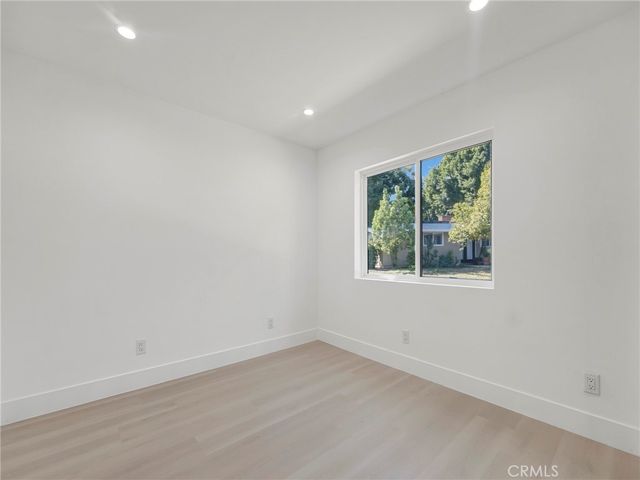 20528 & 20526 Hamlin Street, Winnetka, CA 91306