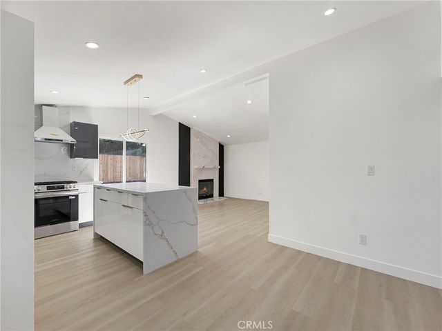 20528 & 20526 Hamlin Street, Winnetka, CA 91306