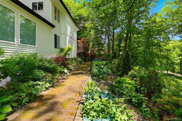 62 Old Sylvan Lake, Hopewell Junction, NY 12533