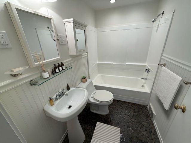84 Hanward Hl, East Longmeadow, MA 01028