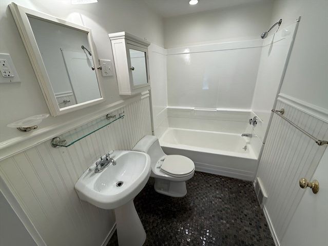 84 Hanward Hl, East Longmeadow, MA 01028