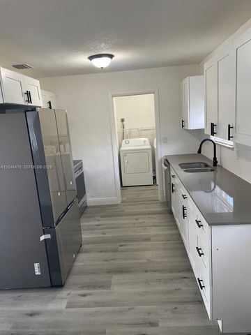 4301 NW 59th Ct, North Lauderdale, FL 33319