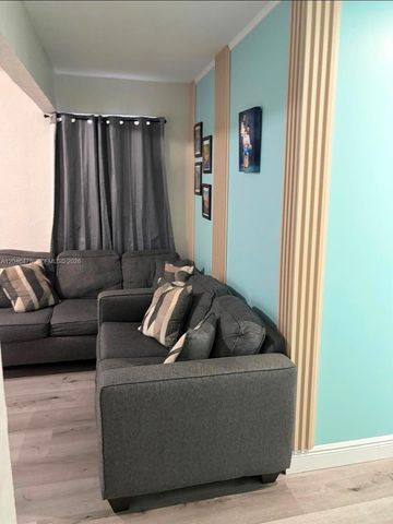 4301 NW 59th Ct, North Lauderdale, FL 33319