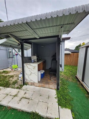 4301 NW 59th Ct, North Lauderdale, FL 33319