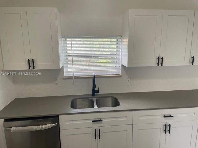 4301 NW 59th Ct, North Lauderdale, FL 33319