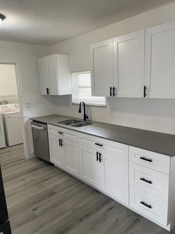 4301 NW 59th Ct, North Lauderdale, FL 33319