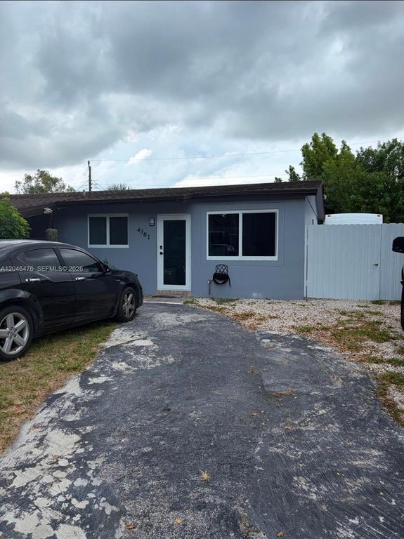 4301 NW 59th Ct, North Lauderdale, FL 33319
