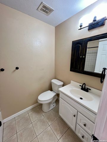 907 Big Bend Dr, Beeville, TX 78102