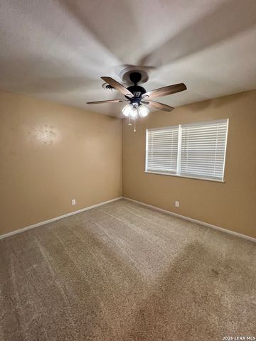 907 Big Bend Dr, Beeville, TX 78102