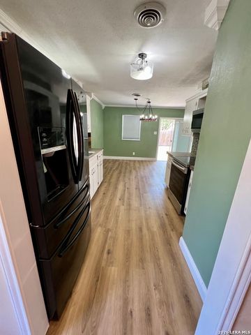 907 Big Bend Dr, Beeville, TX 78102