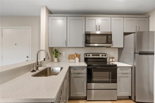 3848 N LAKE DRIVE 137, Tampa, FL 33614