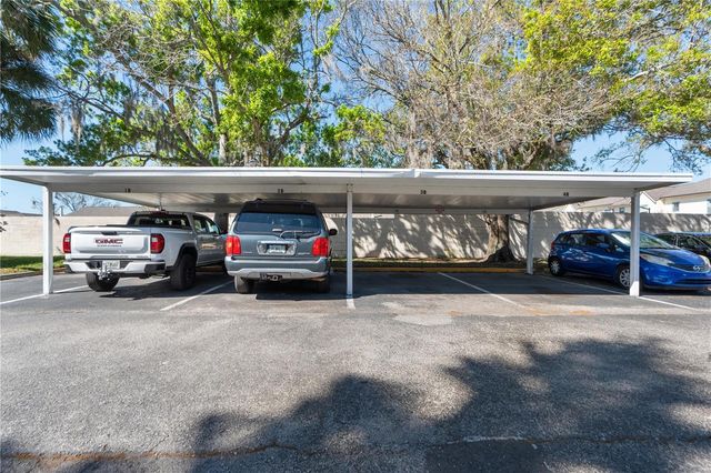 3848 N LAKE DRIVE 137, Tampa, FL 33614