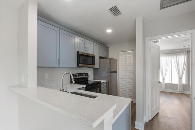 3848 N LAKE DRIVE 137, Tampa, FL 33614