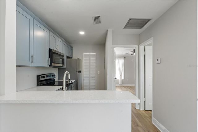 3848 N LAKE DRIVE 137, Tampa, FL 33614