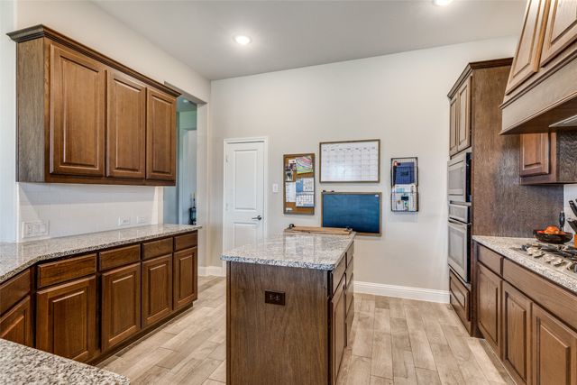 672 Harris Ridge Drive, Arlington, TX 76002