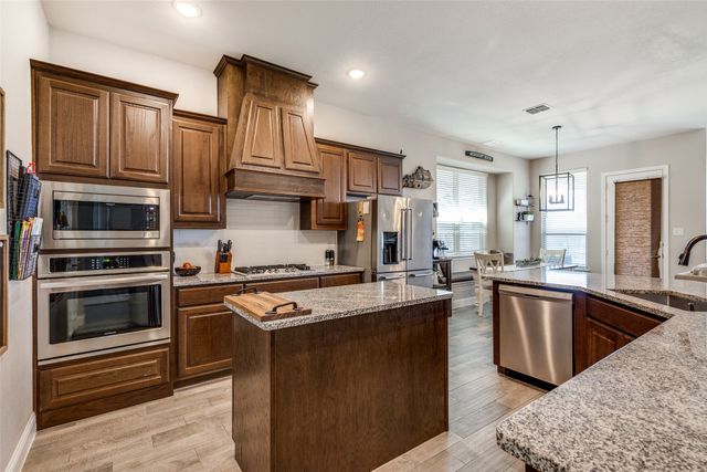 672 Harris Ridge Drive, Arlington, TX 76002