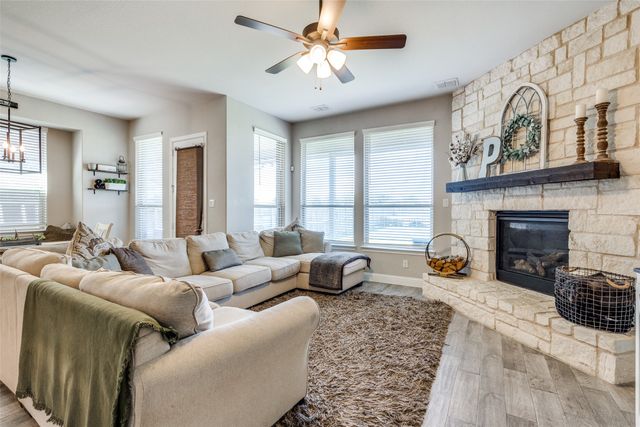 672 Harris Ridge Drive, Arlington, TX 76002
