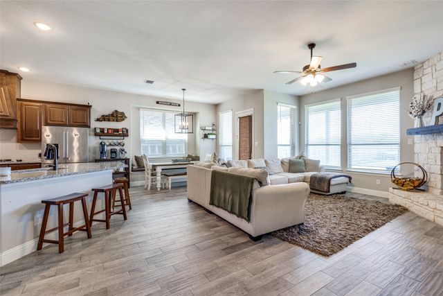 672 Harris Ridge Drive, Arlington, TX 76002