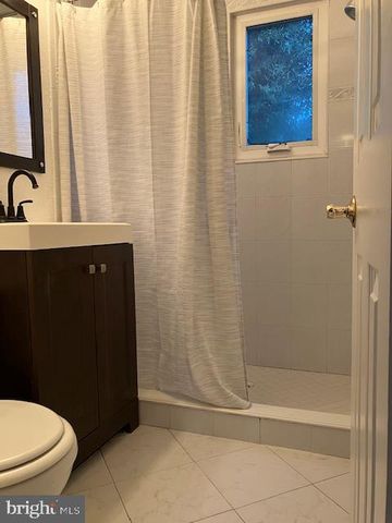 8106 FORT HUNT RD, Alexandria, VA 22308