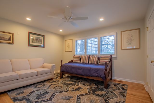 371 Red Oak Lane, Highland Park, IL 60035