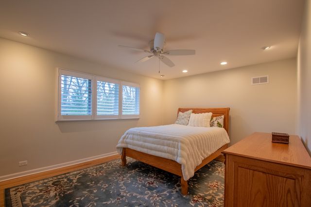 371 Red Oak Lane, Highland Park, IL 60035