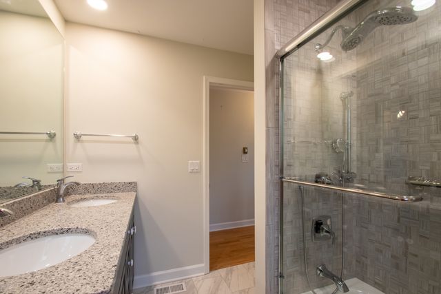 371 Red Oak Lane, Highland Park, IL 60035