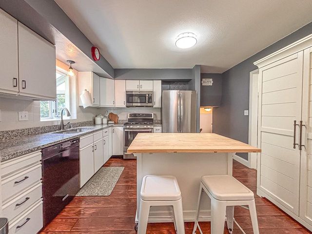 N51W16590 Fair Oak COURT, Menomonee Falls, WI 53051