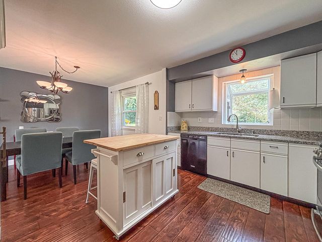 N51W16590 Fair Oak COURT, Menomonee Falls, WI 53051