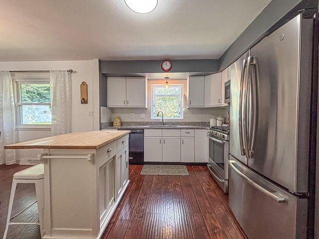 N51W16590 Fair Oak COURT, Menomonee Falls, WI 53051