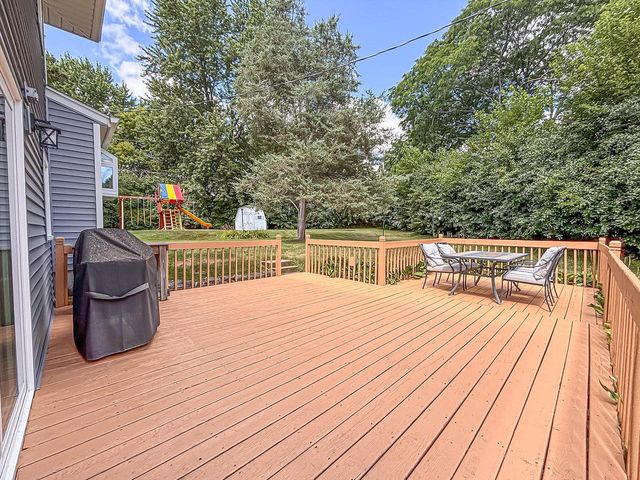 N51W16590 Fair Oak COURT, Menomonee Falls, WI 53051