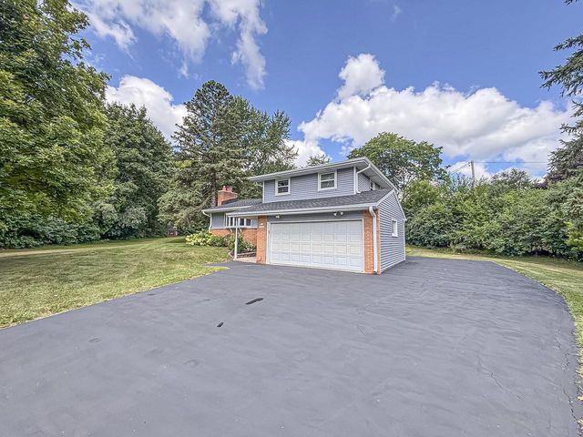 N51W16590 Fair Oak COURT, Menomonee Falls, WI 53051