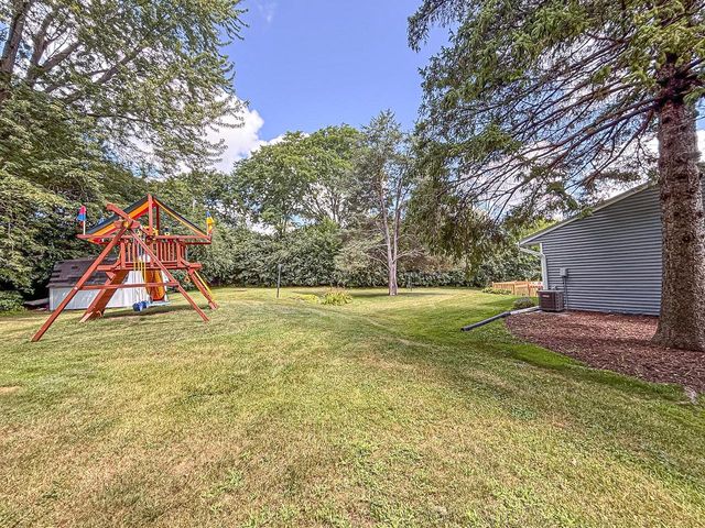 N51W16590 Fair Oak COURT, Menomonee Falls, WI 53051