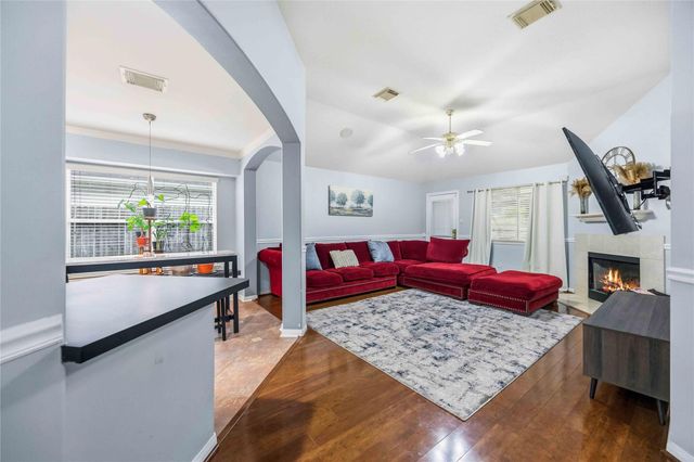 3947 Teal Run Meadows Drive, Fresno, TX 77545