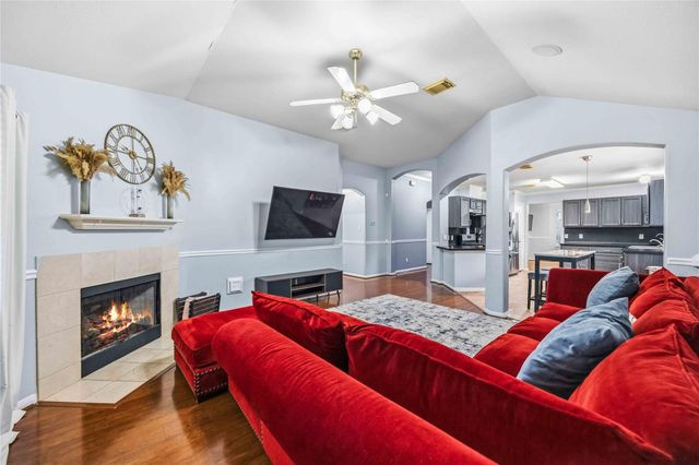 3947 Teal Run Meadows Drive, Fresno, TX 77545