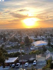 8712 Burr St, Oakland, CA 94621