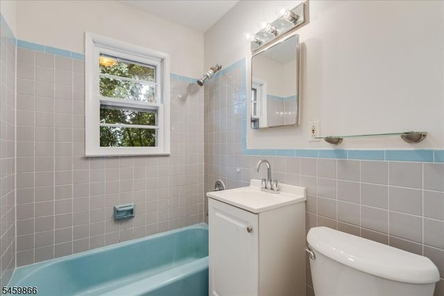 565 Dell Rd, Roxbury Twp., NJ 07850