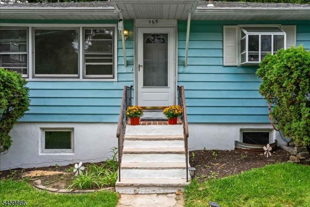 565 Dell Rd, Roxbury Twp., NJ 07850 — photo 2