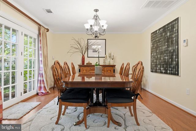 1507 LAUREL HILL RD, Vienna, VA 22182