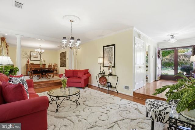 1507 LAUREL HILL RD, Vienna, VA 22182