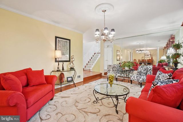 1507 LAUREL HILL RD, Vienna, VA 22182