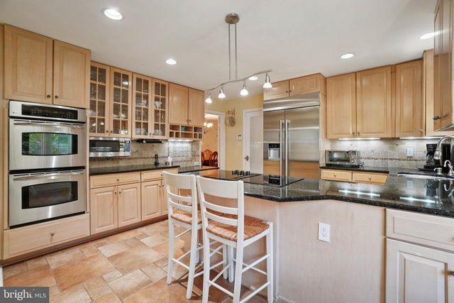 1507 LAUREL HILL RD, Vienna, VA 22182