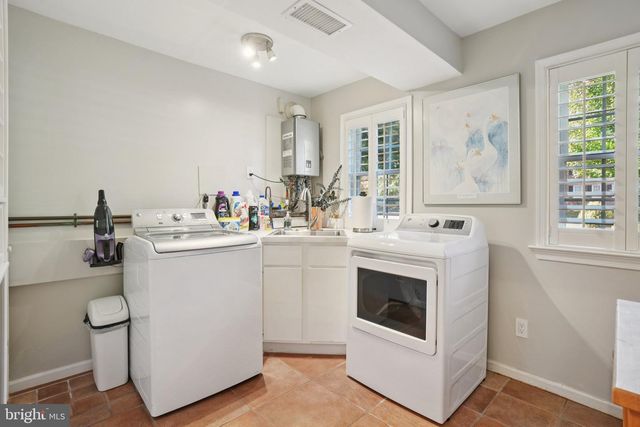 1507 LAUREL HILL RD, Vienna, VA 22182