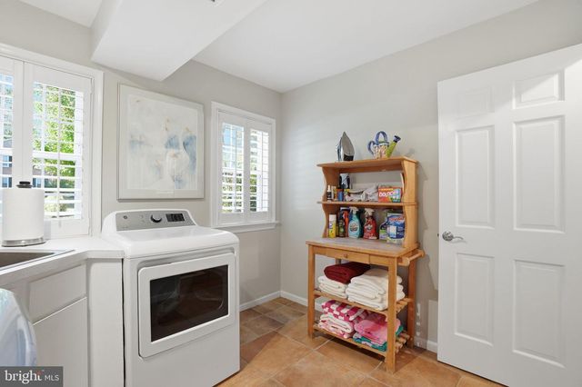 1507 LAUREL HILL RD, Vienna, VA 22182