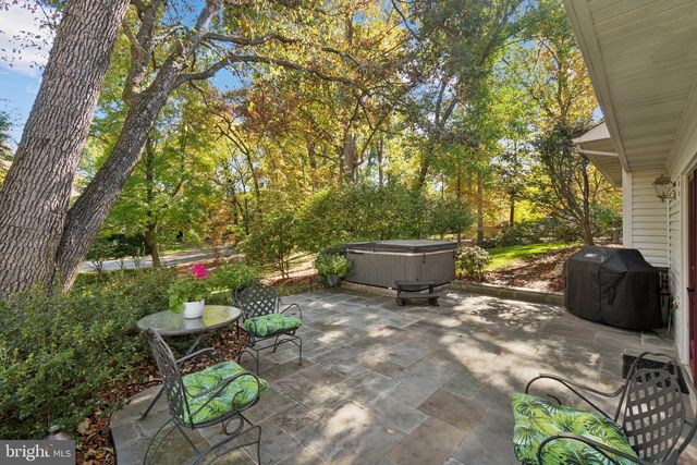 1507 LAUREL HILL RD, Vienna, VA 22182